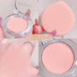 Blush cremoso iluminador monocromático em tons de pêssego.