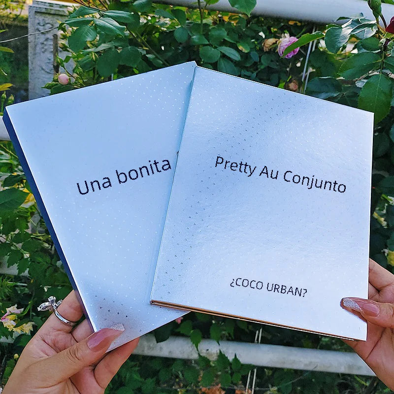 Paleta de sombras tripla com 86 cores, incluindo acabamentos cintilantes e matte.